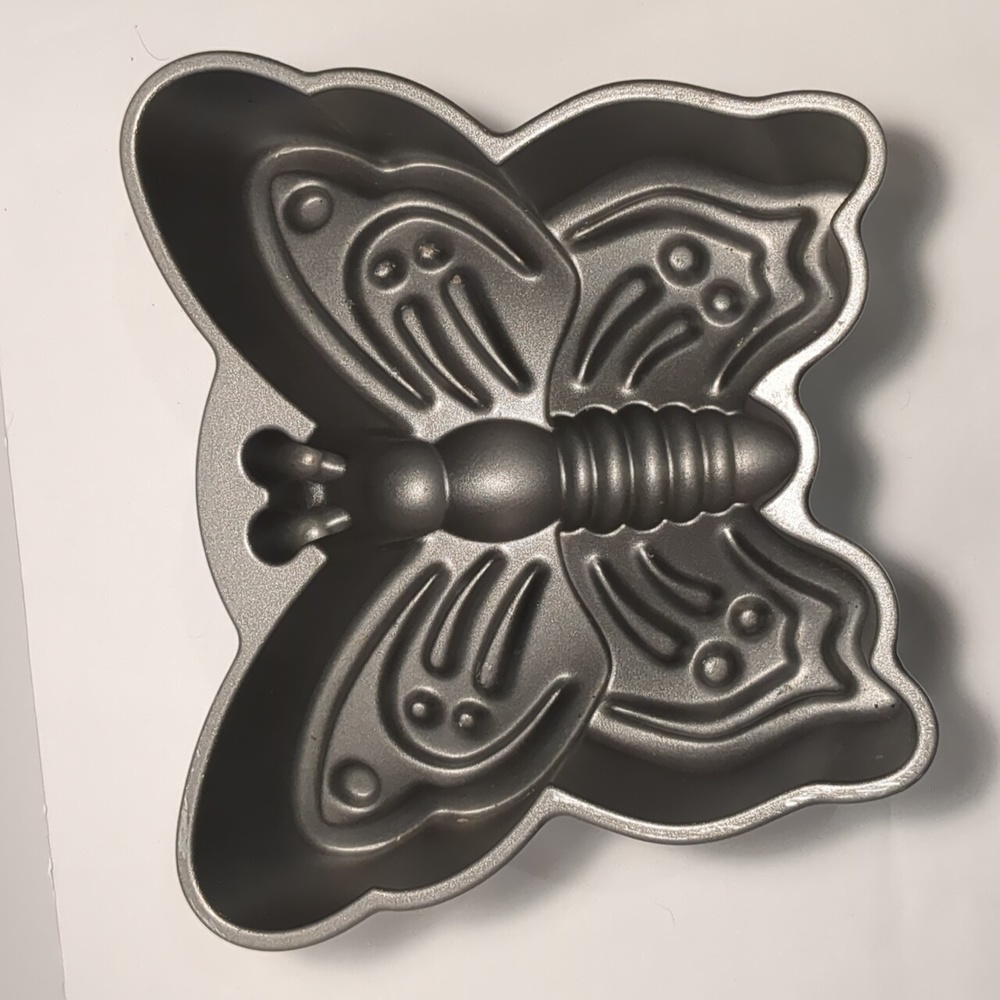Nordic Ware Butterfly cake pan. 9 cup. Cast aluminum.